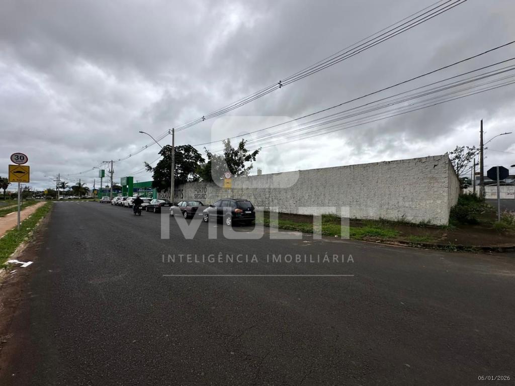 Loteamento e Condomínio - Foto 1