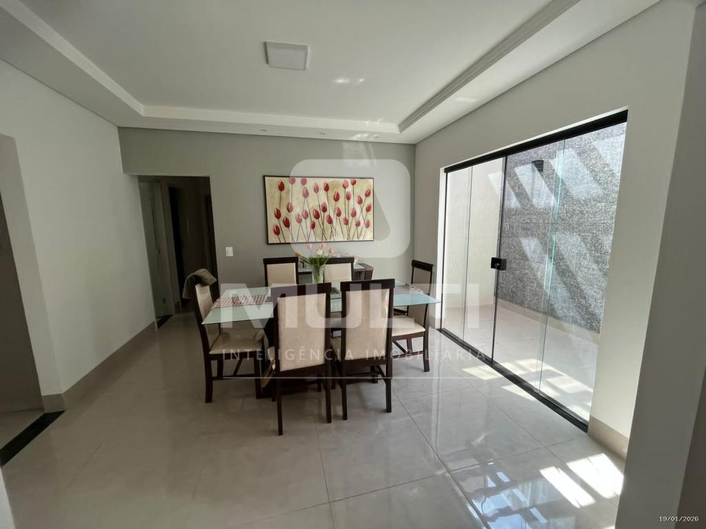 Casa, 3 quartos, 198 m² - Foto 2