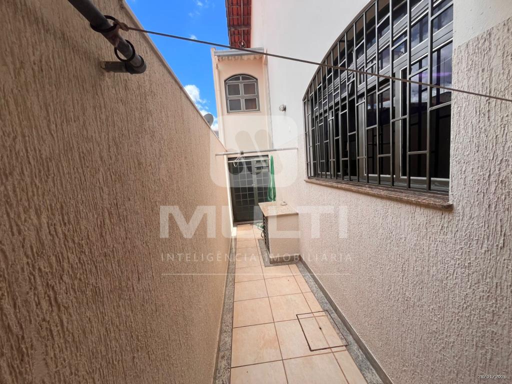 Casa, 4 quartos, 300 m² - Foto 35
