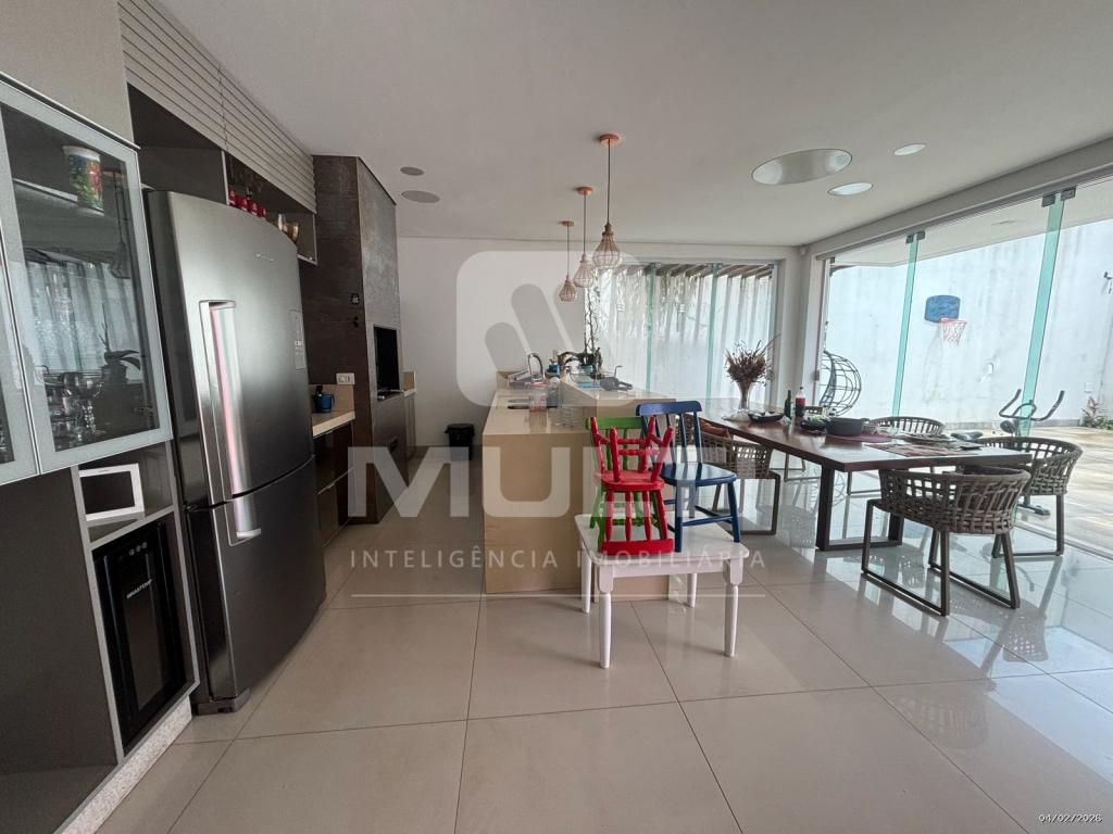 Casa, 4 quartos, 378 m² - Foto 1