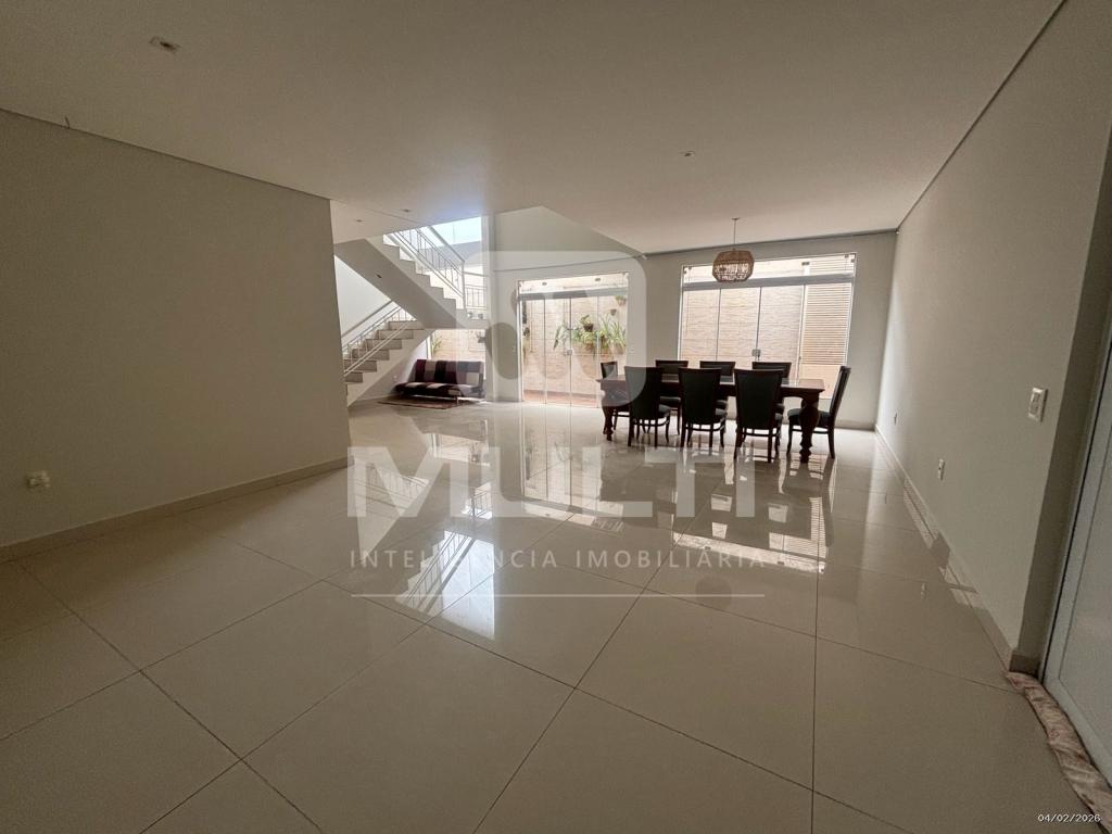 Casa, 4 quartos, 225 m² - Foto 2