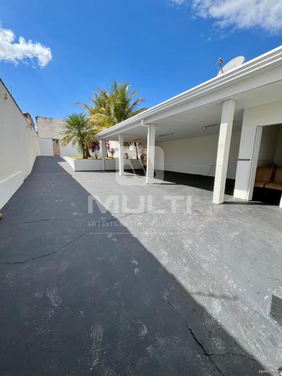 Casa, 3 quartos, 239 m² - Foto 1