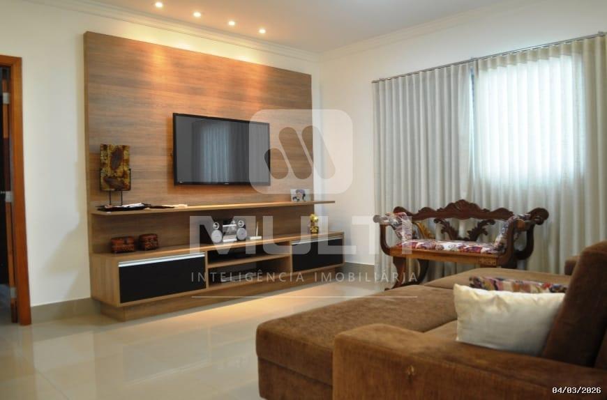 Casa, 3 quartos, 311 m² - Foto 1