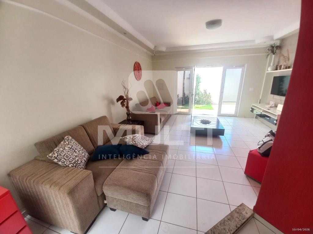 Casa, 3 quartos, 200 m² - Foto 1