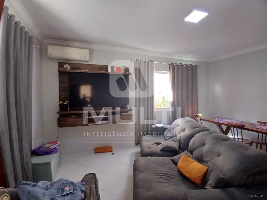 Casa, 3 quartos, 222 m² - Foto 1