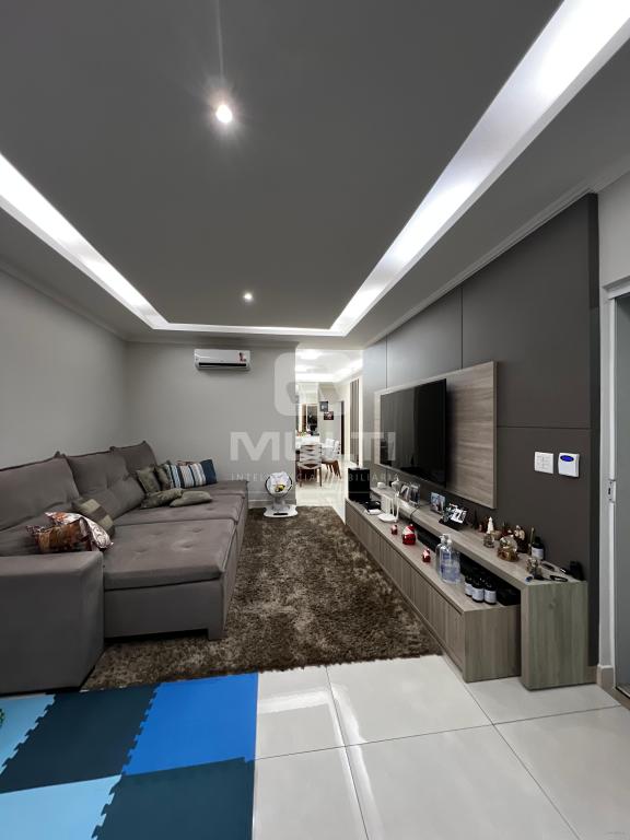 Casa, 3 quartos, 235 m² - Foto 1