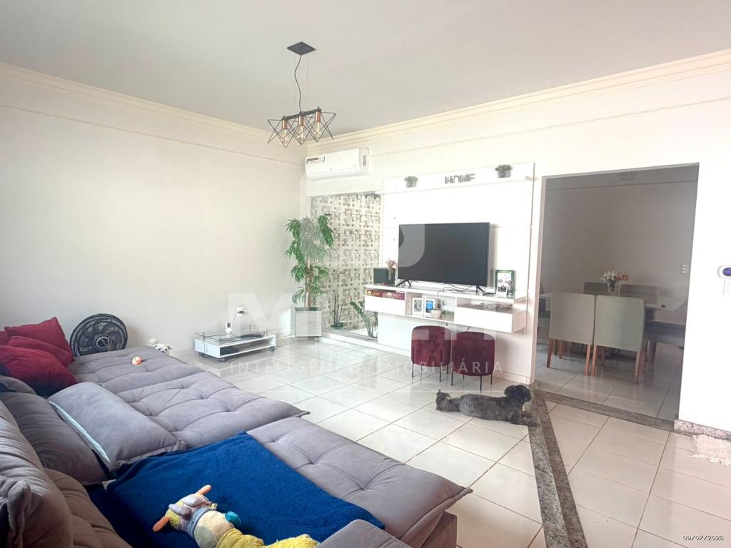 Casa, 3 quartos, 202 m² - Foto 1