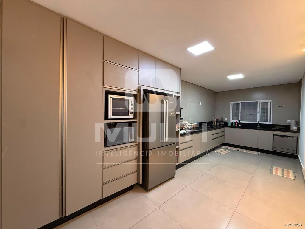 Casa, 3 quartos, 252 m² - Foto 2