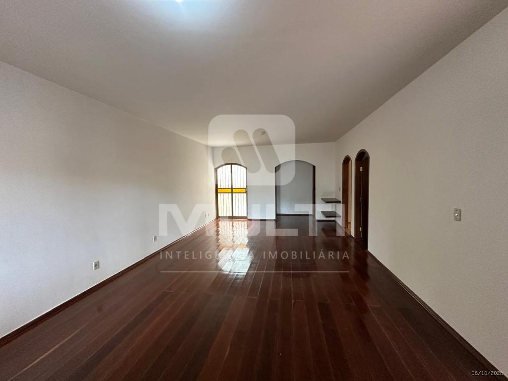 Casa, 4 quartos, 260 m² - Foto 1