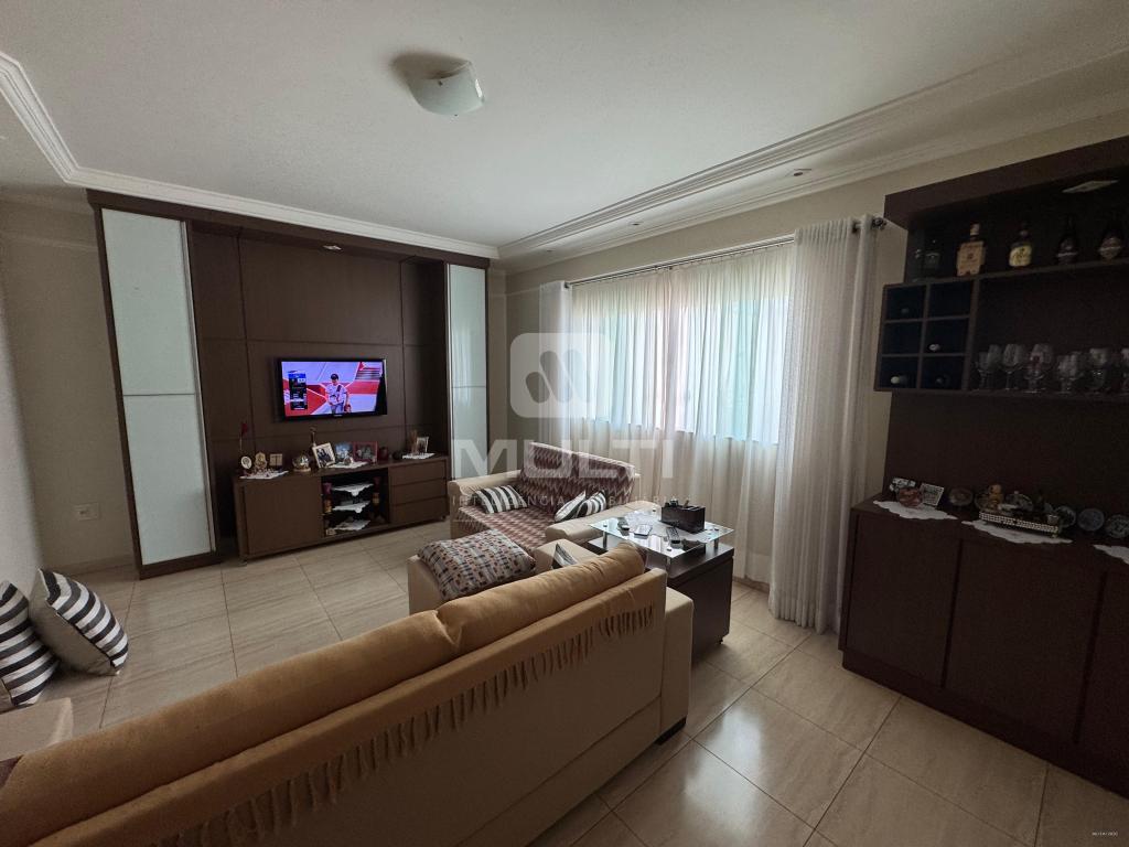 Casa, 4 quartos, 240 m² - Foto 1
