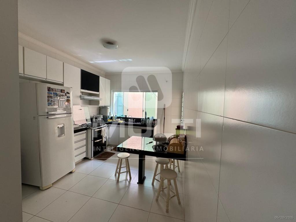 Casa, 4 quartos, 240 m² - Foto 3