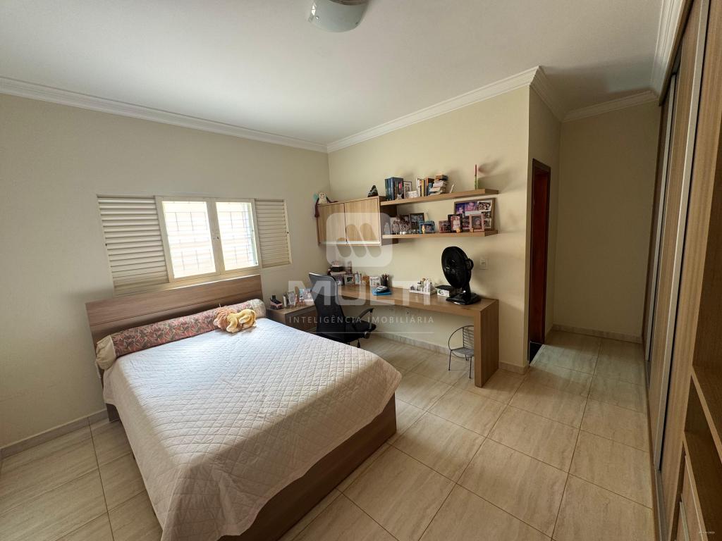 Casa, 4 quartos, 240 m² - Foto 9