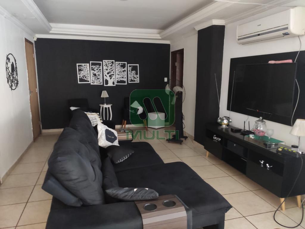 Casa à venda com 4 quartos, 400m² - Foto 2