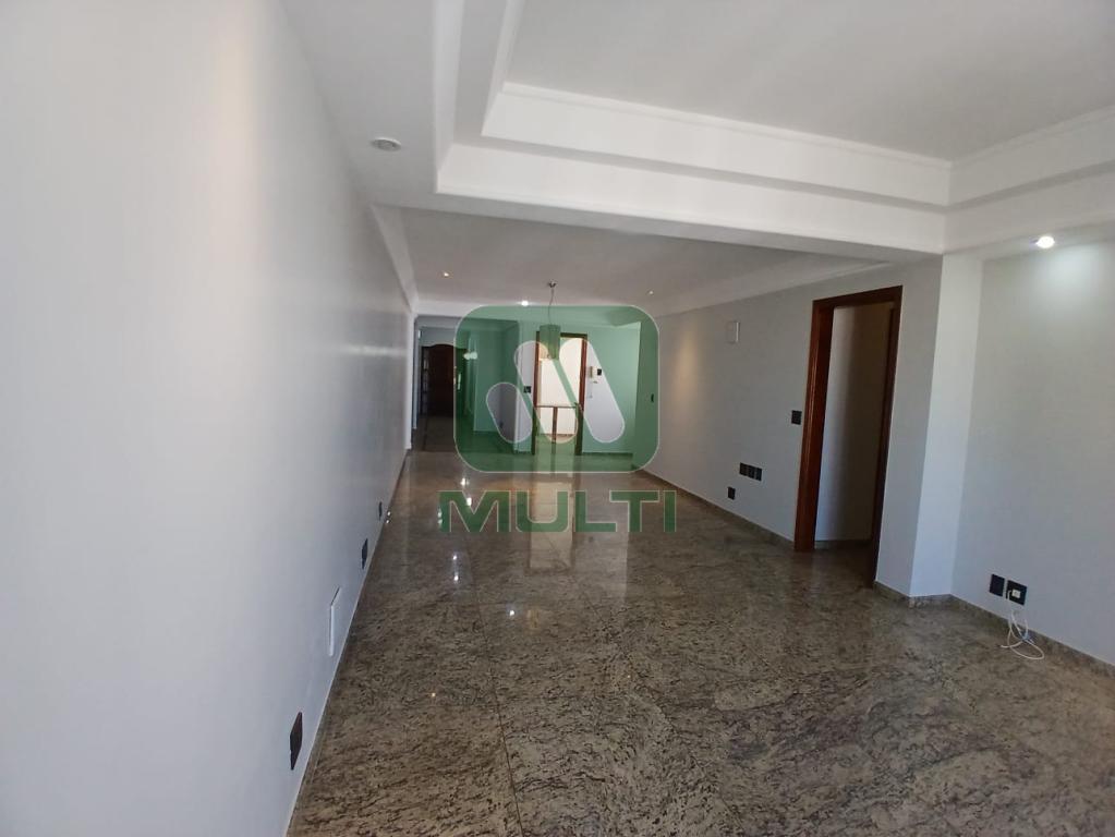 Apartamento à venda com 3 quartos, 160m² - Foto 1