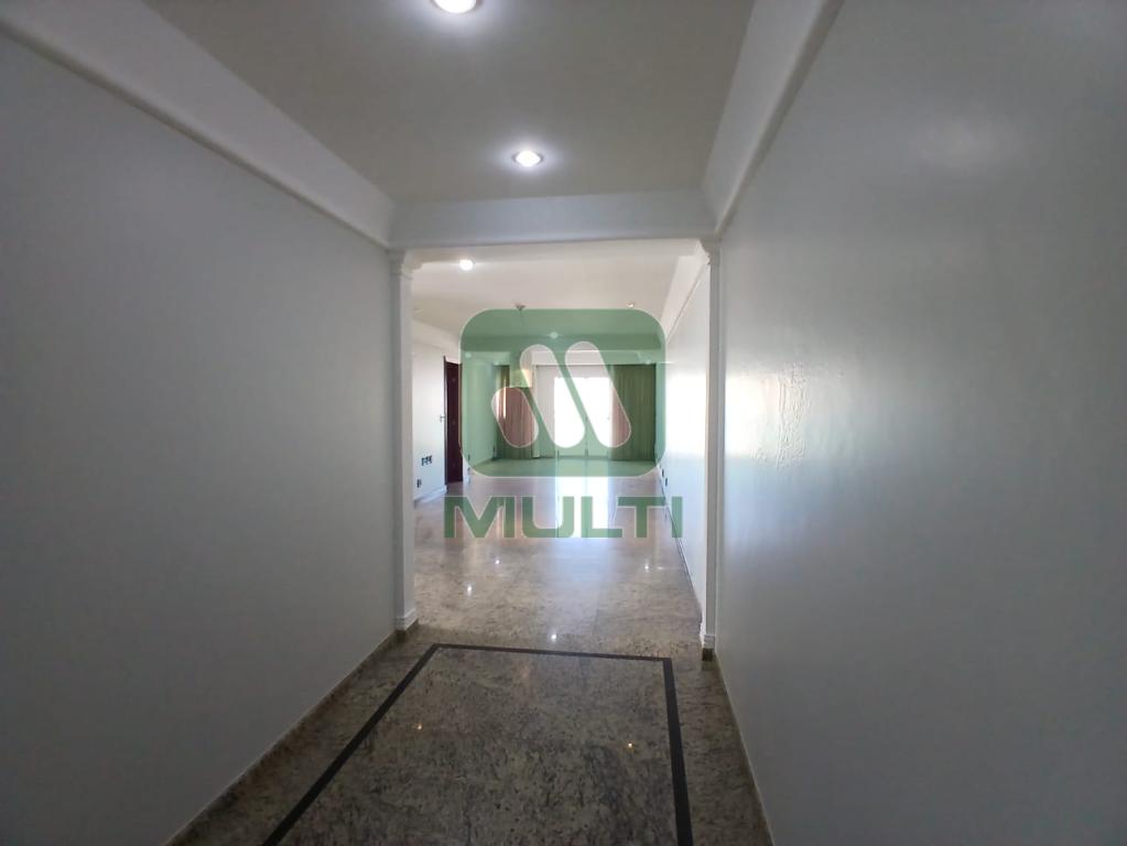 Apartamento à venda com 3 quartos, 160m² - Foto 3