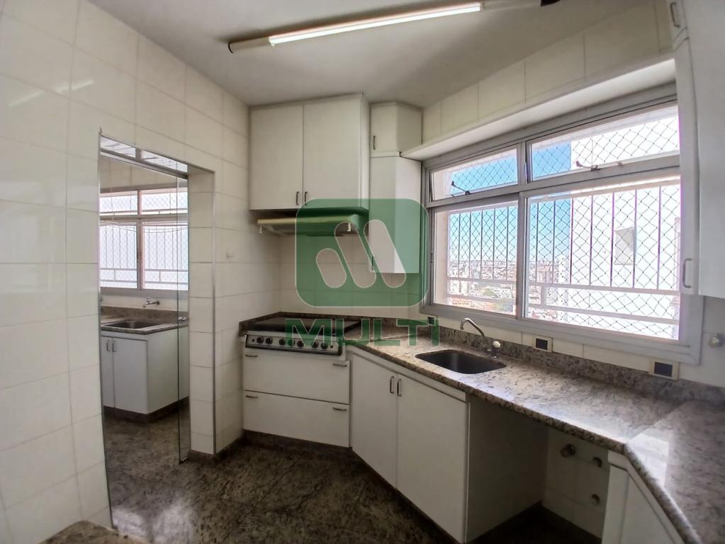 Apartamento à venda com 3 quartos, 160m² - Foto 9