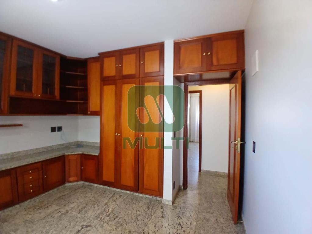 Apartamento à venda com 3 quartos, 160m² - Foto 17