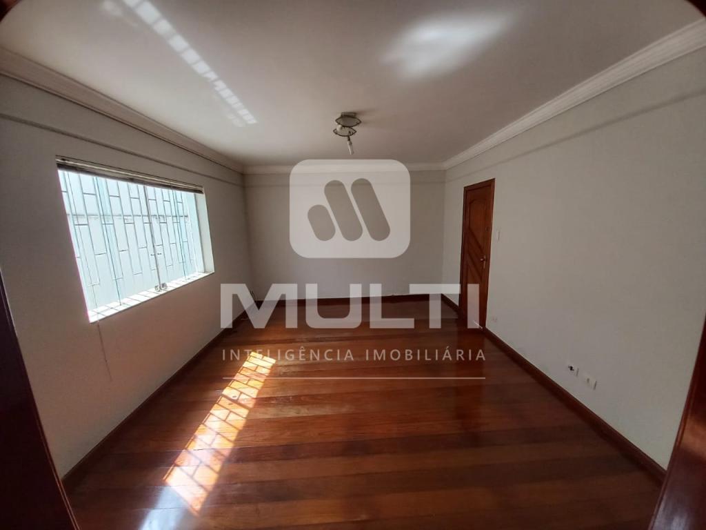 Casa à venda com 4 quartos, 400m² - Foto 2