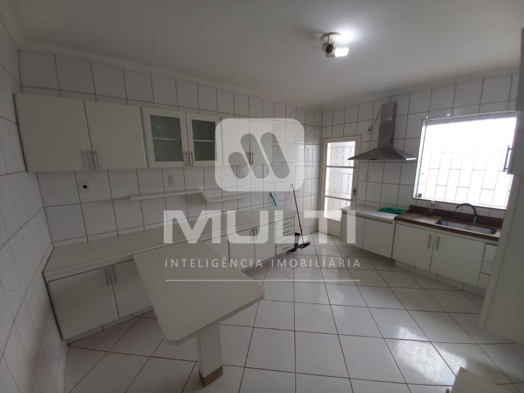 Casa à venda com 4 quartos, 400m² - Foto 4