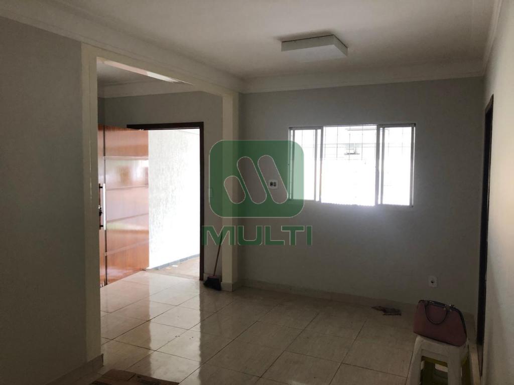 Casa à venda com 3 quartos, 190m² - Foto 2