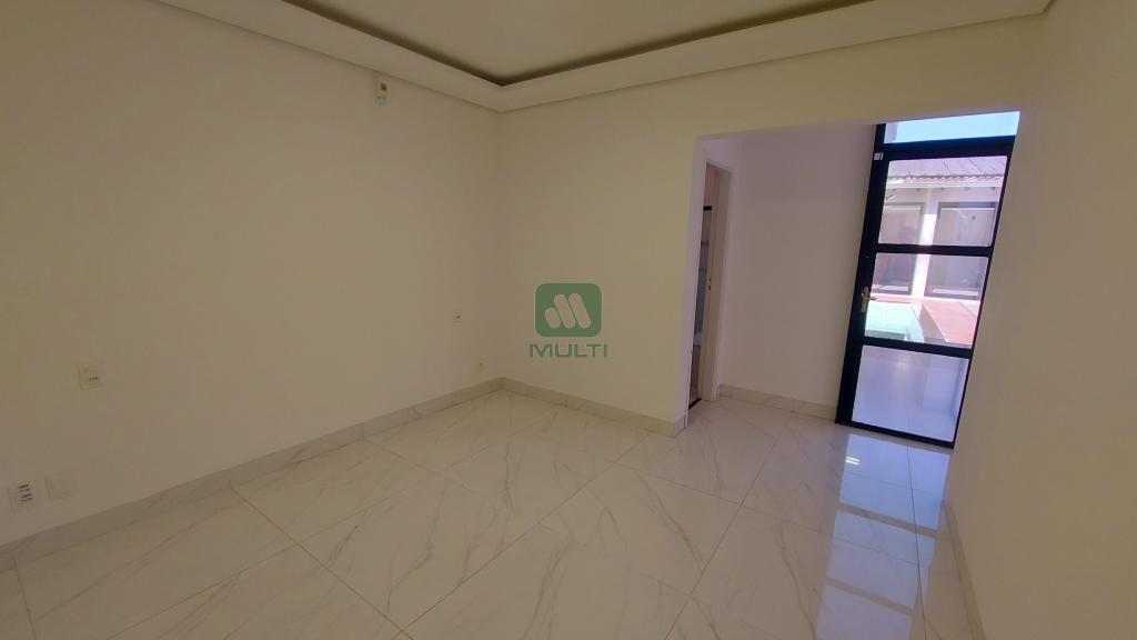 Casa à venda com 3 quartos, 227m² - Foto 5