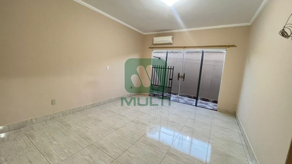 Casa à venda com 3 quartos, 201m² - Foto 5