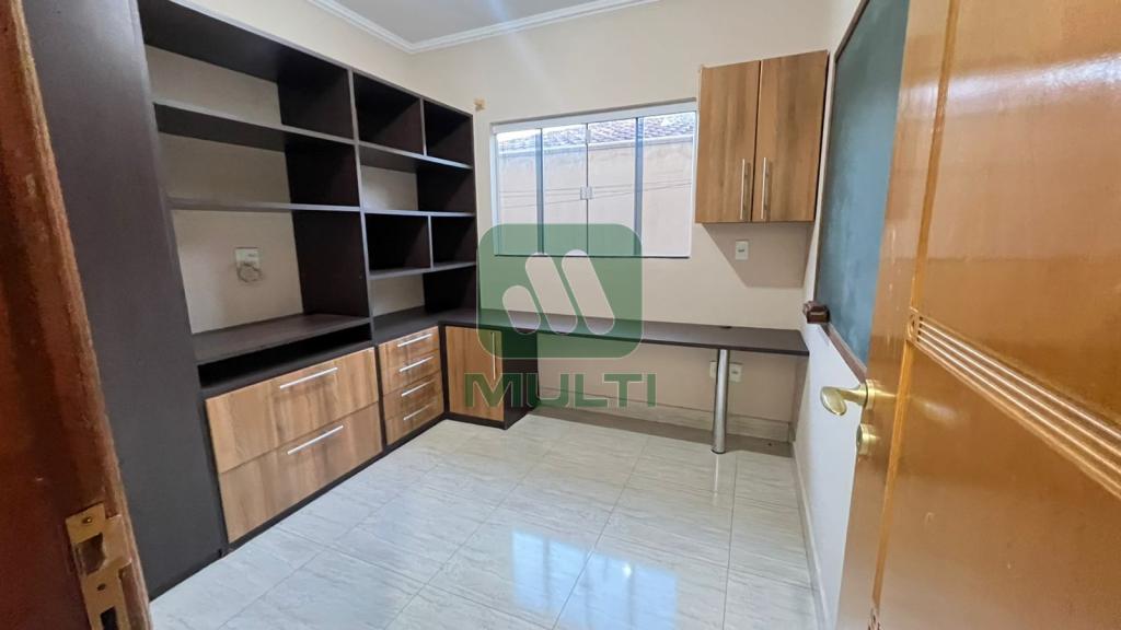 Casa à venda com 3 quartos, 201m² - Foto 12