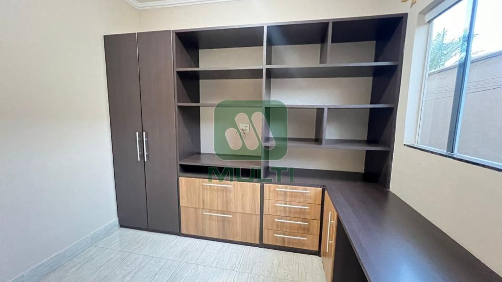 Casa à venda com 3 quartos, 201m² - Foto 13