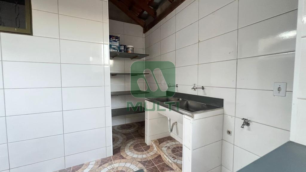 Casa à venda com 3 quartos, 201m² - Foto 16