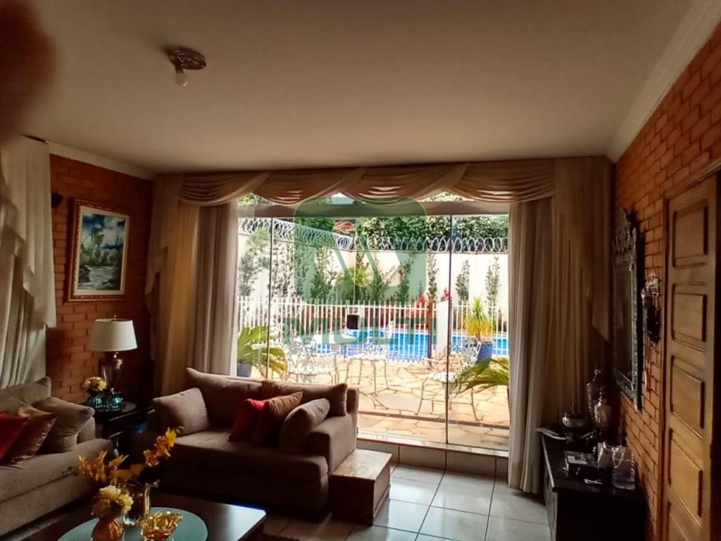 Casa à venda com 3 quartos, 360m² - Foto 1