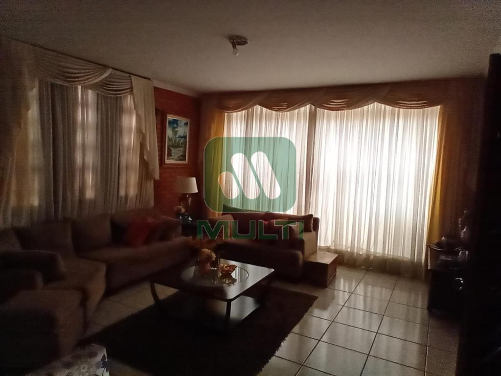 Casa à venda com 3 quartos, 360m² - Foto 3