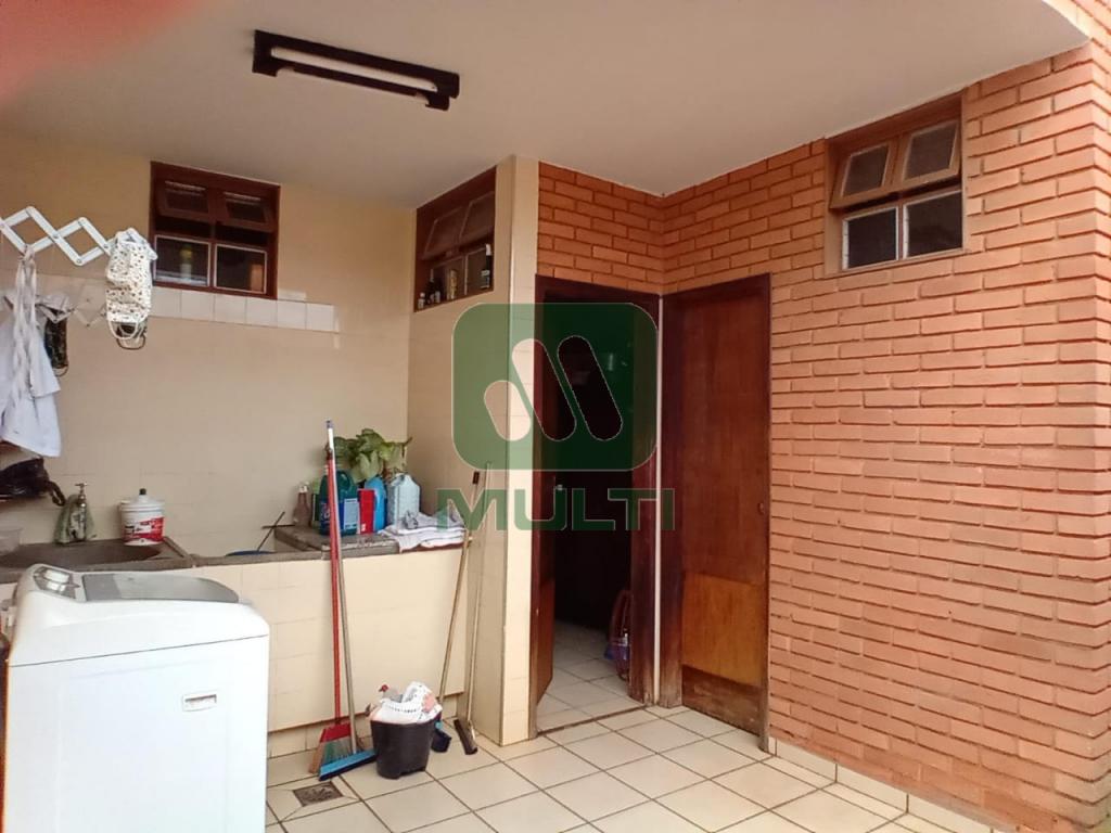 Casa à venda com 3 quartos, 360m² - Foto 8