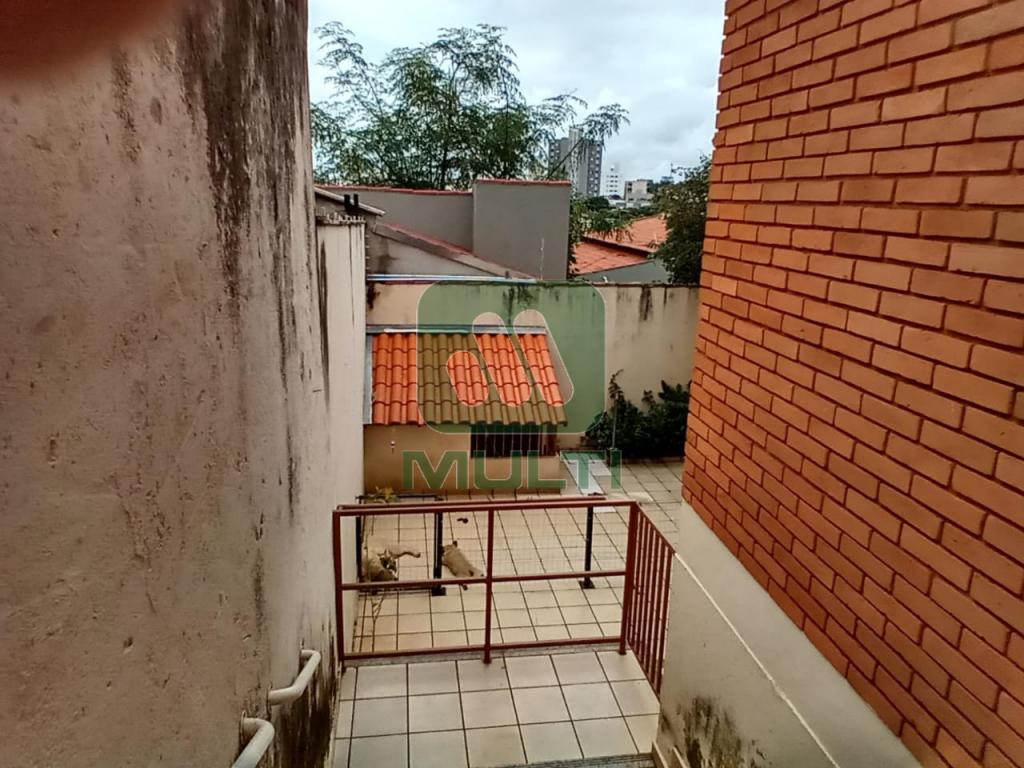 Casa à venda com 3 quartos, 360m² - Foto 11