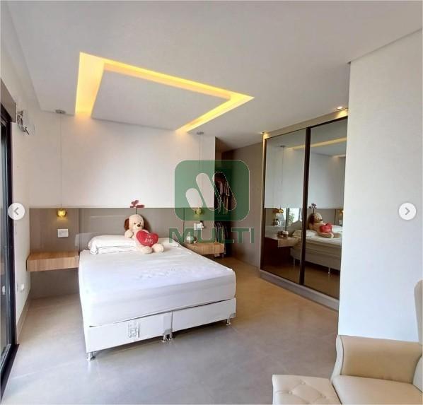 Casa à venda com 3 quartos, 232m² - Foto 6