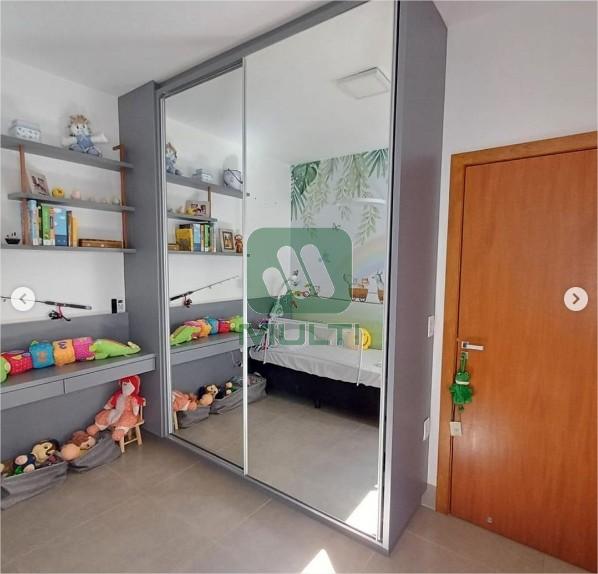 Casa à venda com 3 quartos, 232m² - Foto 7