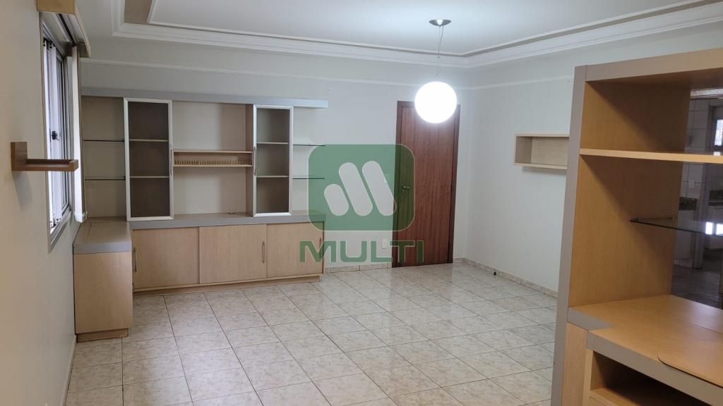 Apartamento à venda com 3 quartos, 115m² - Foto 2