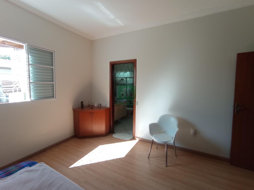 Casa à venda com 4 quartos, 330m² - Foto 5