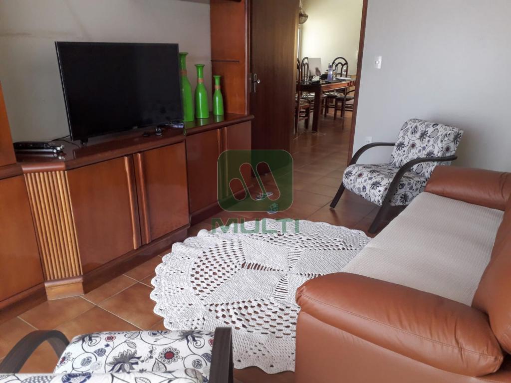 Apartamento à venda com 3 quartos, 177m² - Foto 2