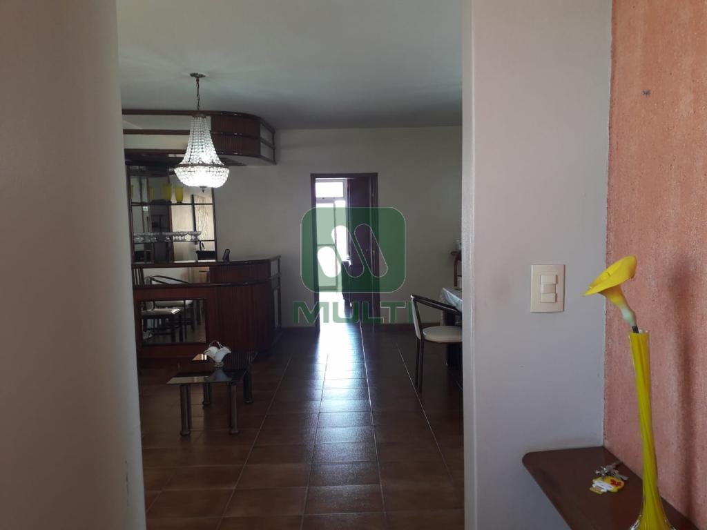 Apartamento à venda com 3 quartos, 177m² - Foto 4