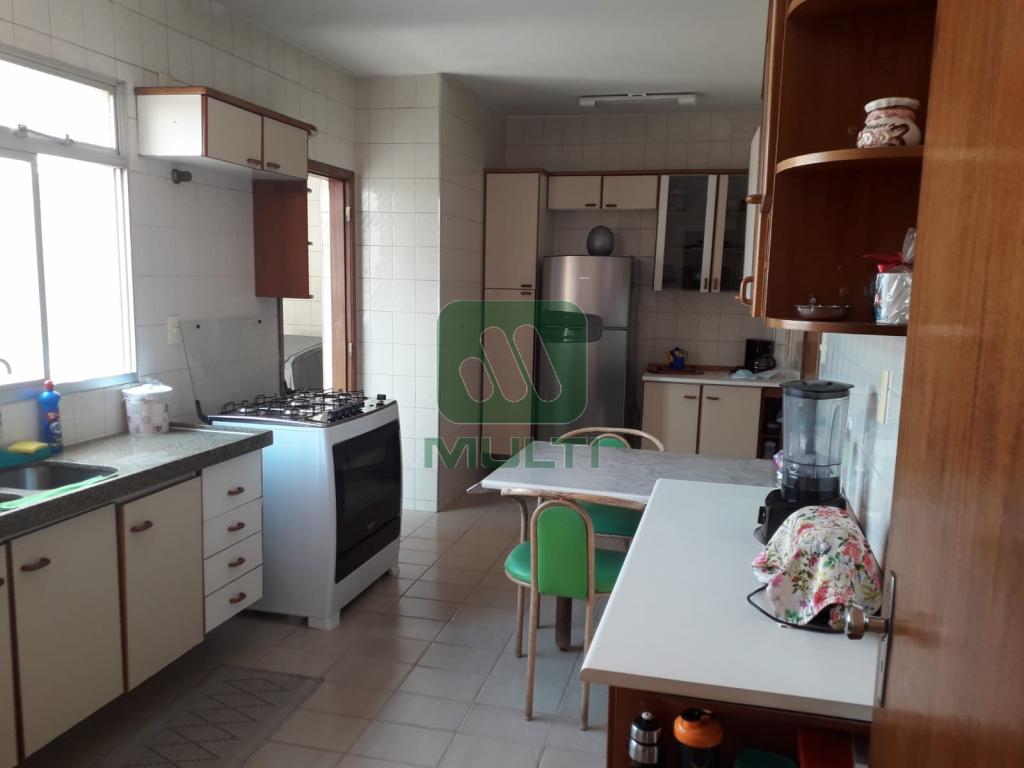 Apartamento à venda com 3 quartos, 177m² - Foto 12