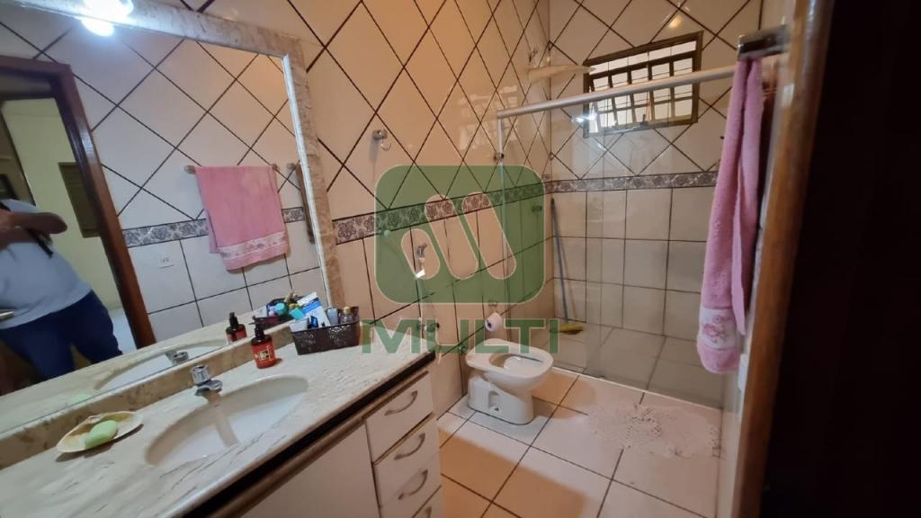 Casa à venda com 3 quartos, 166m² - Foto 2