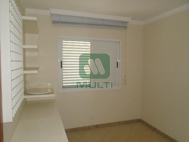 Apartamento à venda com 3 quartos, 188m² - Foto 2