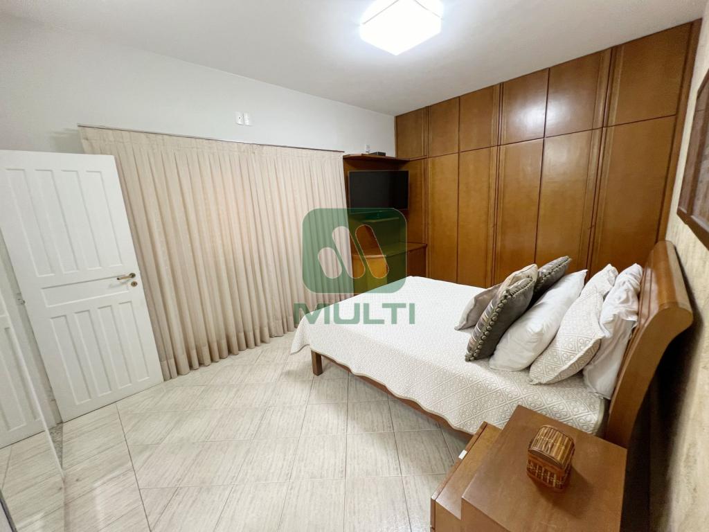 Casa à venda com 4 quartos, 328m² - Foto 20