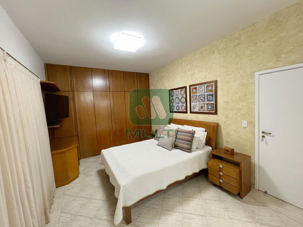 Casa à venda com 4 quartos, 328m² - Foto 22