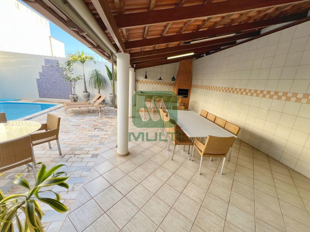 Casa à venda com 4 quartos, 328m² - Foto 30