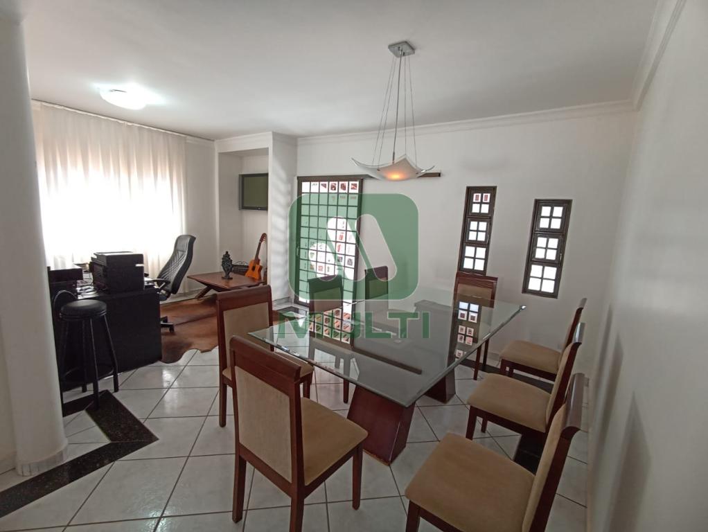 Casa à venda com 3 quartos, 309m² - Foto 14