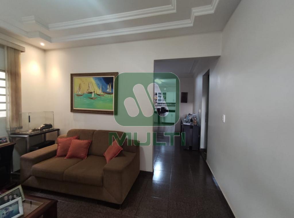 Casa à venda com 3 quartos, 280m² - Foto 2