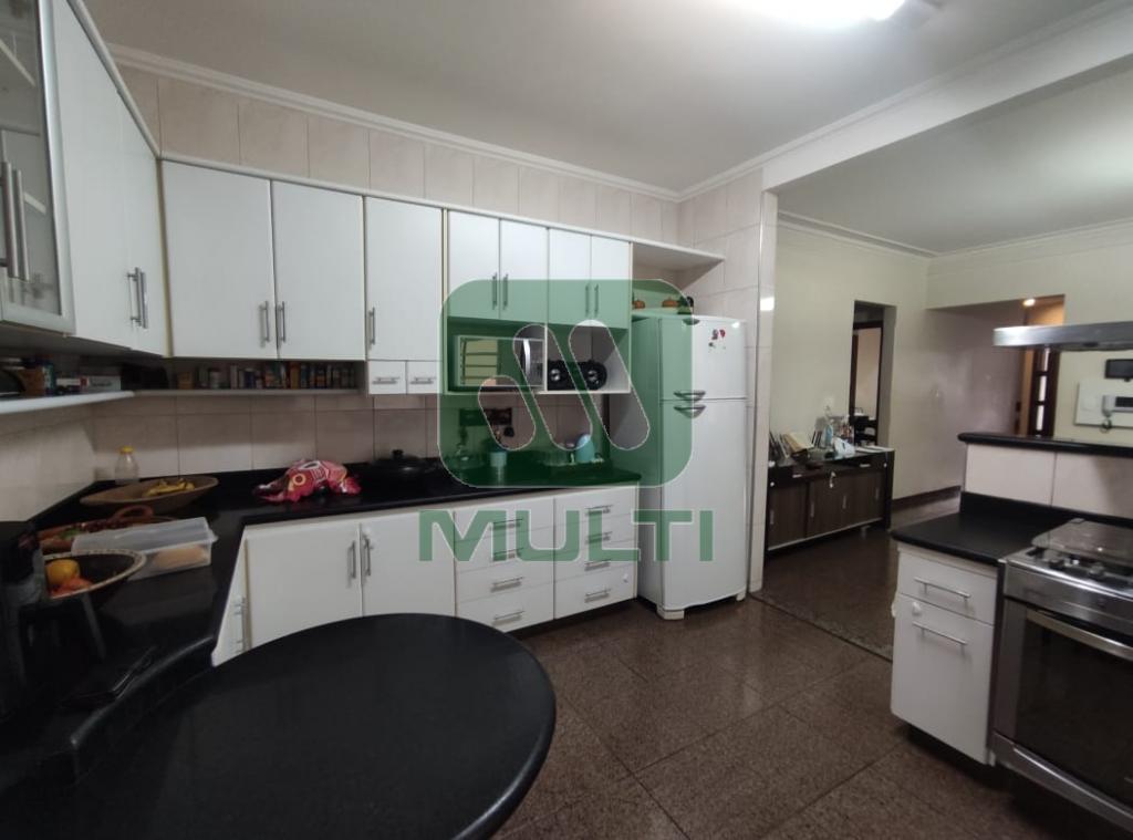 Casa à venda com 3 quartos, 280m² - Foto 17