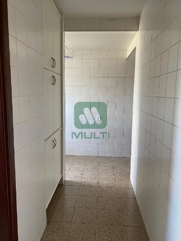 Apartamento à venda com 3 quartos, 130m² - Foto 1