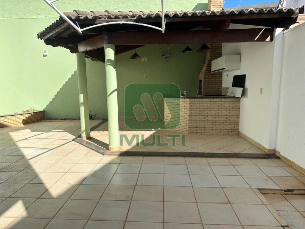 Casa à venda com 3 quartos, 258m² - Foto 15